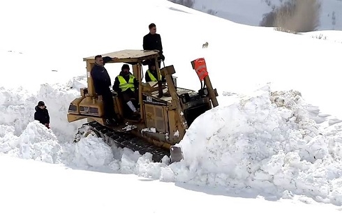 Kurdistan Region–Iran border town buried by heavy snowfall