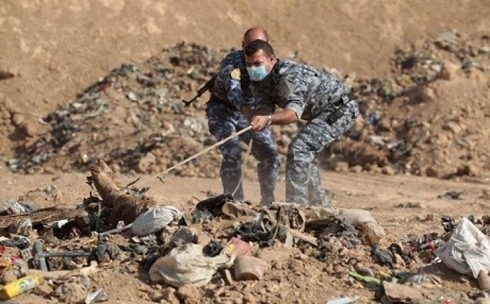 Iraqi Forces Unearth Mass Grave in Anbar