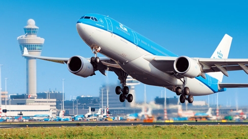 Airlines re-route flights away from Iranian airspace after US drone shot down