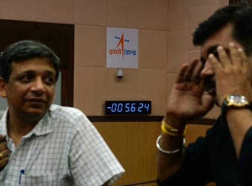 India races for launch fix after Moon mission aborted