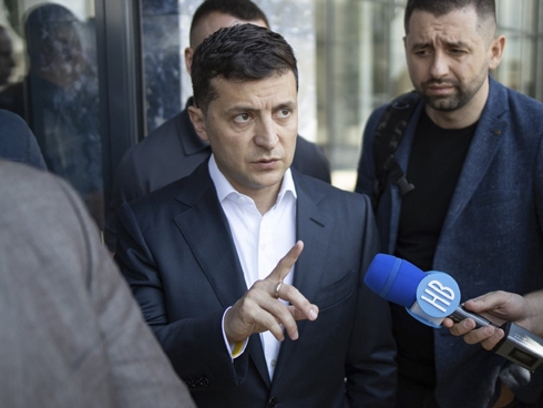 Ukraine election: President’s party leads, majority unclear