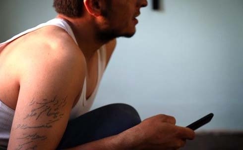 Squeezed by sanctions, Iranians seek day jobs in Kurdish Iraq