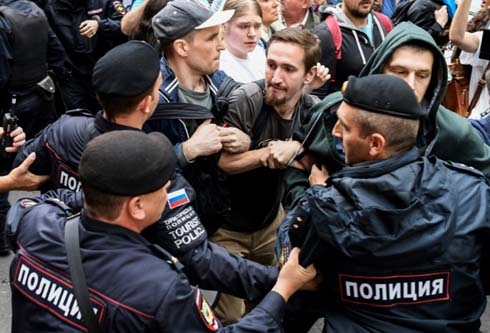 Dozens arrested at Moscow protest after opposition crackdown