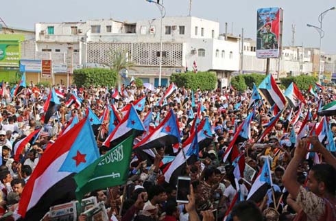 Tens of thousands rally in Yemen's Aden to support separatist takeover