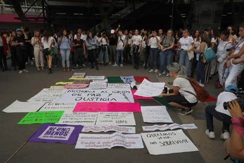 Riots as Mexico City protesters march against alleged police rapes