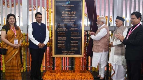 Modi praises scientists after India loses contact with Moon lander