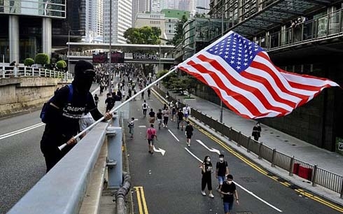 Hong Kong protests escalate after march to US consulate
