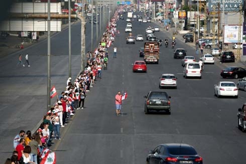 Lebanon protesters form nationwide human chain
