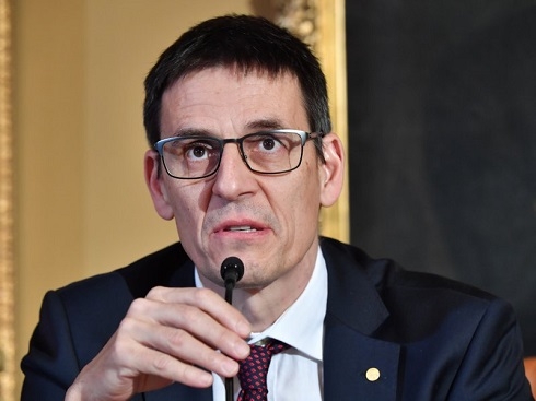 Nobel laureate: Face up to climate change, no escaping Earth