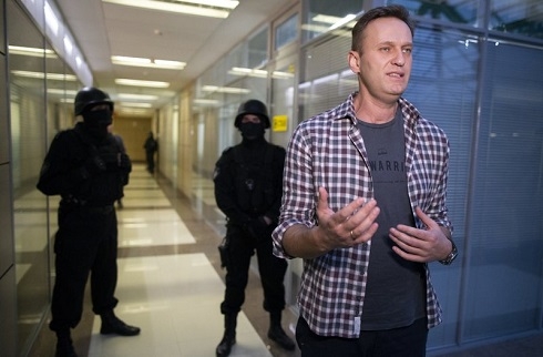 Russian authorities raid opposition leader Navalny’s offices