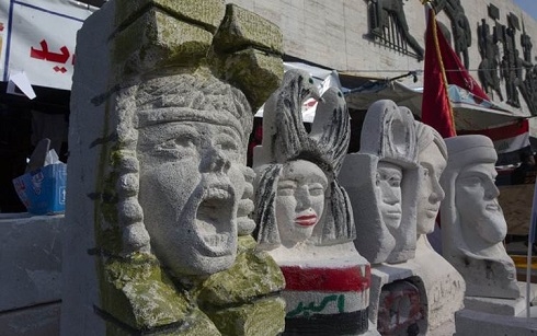 Iraqi artists pay tribute to dead protesters with sculptures