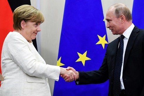 Merkel, Putin discuss Middle East flashpoints at Kremlin meeting