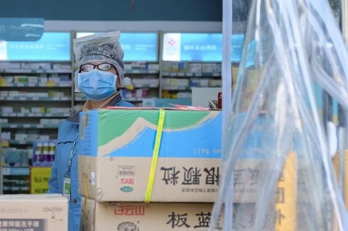 US advises no travel to China, where virus deaths top 200