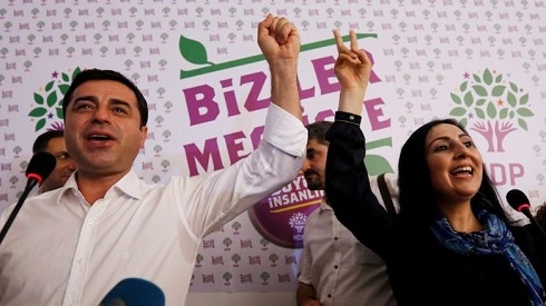 HRW: Turkey intensifying attack on pro-Kurdish party by removing mayors