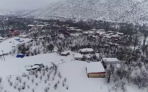 Snowfall is making life difficult for villagers in northern Duhok