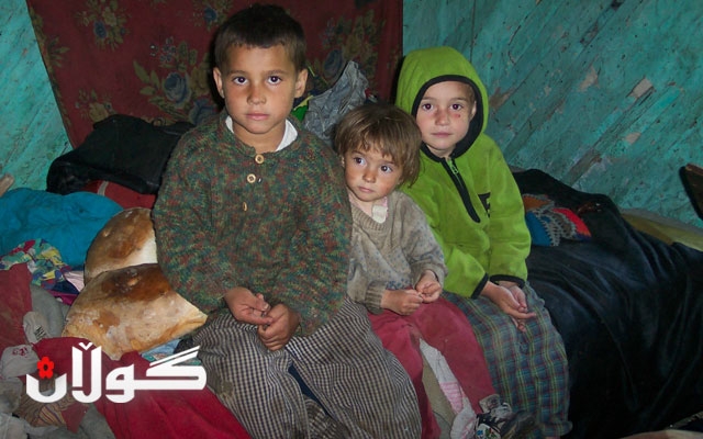 هەژاری هەڕەشە لەخێزانێك دەكات