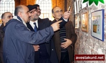 Hunermend Yehya Silo li bajarê Essenê tabloyên xwe nîşan dan