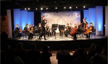 Orkestraya Zurîhê Li Amedê Konser Da