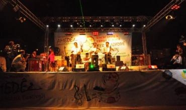 Li Amedê bi 4 zimanan stran deng vedan