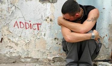 ‘Ji ber nebûna nişîngehê madeyên hişber bikar tînim’