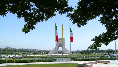 Hilbijartinên li Îranê dest pê kir: Rêberê Îranê deng da