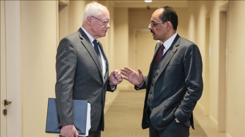 Jeffrey û Kalin  avakirina herêma ewle guftûgo dikin