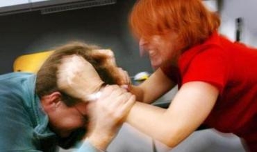 Merê xwe bi çakoç birîndar kir û paşî bi tivengê kuşt