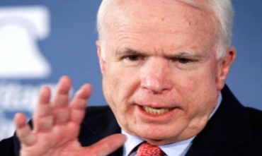 Senatorê Emerîkî banga êrîşeke hewayî li dijî Sûriyê kir