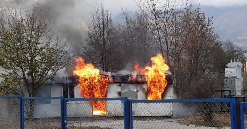 Ermeniyên Kelbajarê malên xwe dişewitînin!