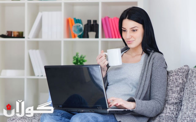 كچێك داهاتووی ژیانی لە ئینتەرنێتدا ون دەكات و خۆی بە قوربانیی دەستی خوشەویستیی مەجازی دەزانێت