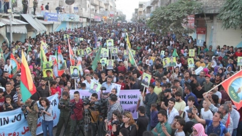 Li Kobanê jî bi hezaran kes daketin qadan