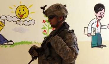 Kompûterên ku Emrîka ji dibistanên Iraqê re şandibûn, hatin firotin