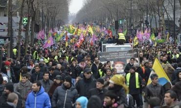 Bi 10 hezaran Kurd li Parîsê meşiyan