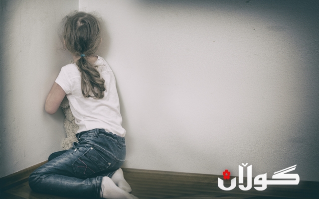 لە گێڕانەوەی بەسەرهاتی خۆیدا بۆ گوڵانكچێك پەیامێكی بۆ باوكان هەیە