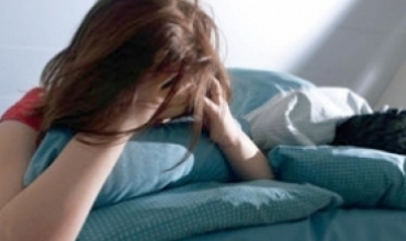 Jinek li serşoyê bi 12 mêran re hat girtin