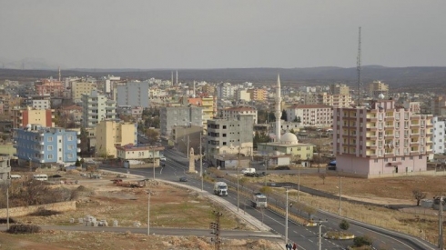 Li Mêrdînê li ber mûzîka Kurdî defîla kolanê çêbû