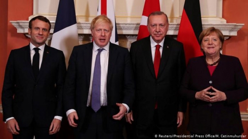 Merkel: Nabe penaberên Sûrî bê çavdêriya navdewletî vegerin bakurê Sûriyê