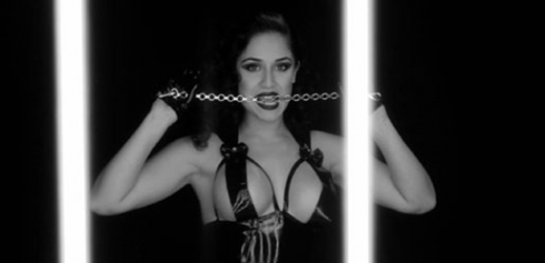 Keçek Kurd kilîpekî erotîk belav dike