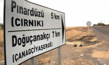 Navê gundên Amedê bi kurdî jî li ser tabloyan tên nivîsandin