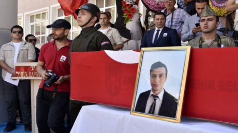 Demîrataş: Kuştina mamosteyekî ji aliyê PKKê ve şermezar kir