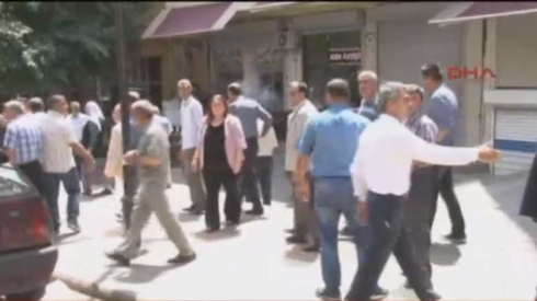 Niştecihên Sûrê li dijî parlementerên HDPê nerazîbûn nîşan dan