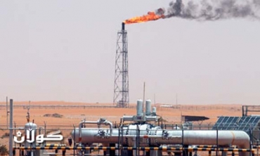 Oil hovers below $103 amid improving US economy