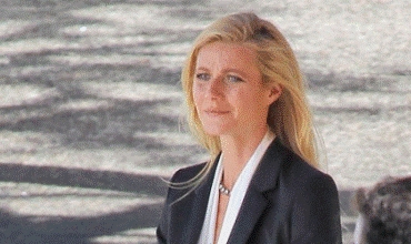 Bo 2 milyon dolar sîngê xwe rût dike