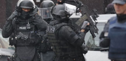 Êrîşkarên Charlie Hebdo di dorpêçê de ne