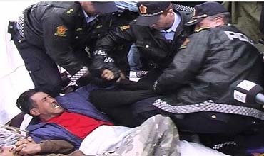 Tenê di vê mehê de 285 kurdên penaber hatine dersînûrkirin