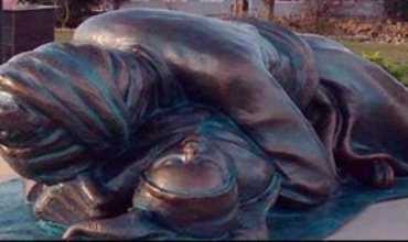 Peykerê Helebçe li Hollanda tê danîn