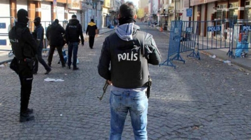 Li Diyarbekirê li hember polîsan êrîş çêbû