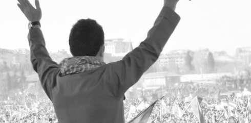 Hunermend Kawa bi elboma “Veger” diçe Bakurê Kurdistanê