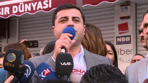 Demîrtaş: Em di bin şertên îşkenceya derûnî de tên hîştin