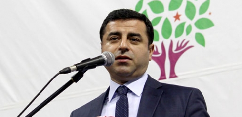 Demirtaş: AKP dixwaze aştiyê bike bazara hilbijartinan